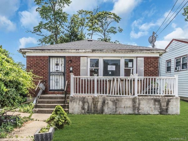 28 Cumberland Avenue , Roosevelt, NY 11575