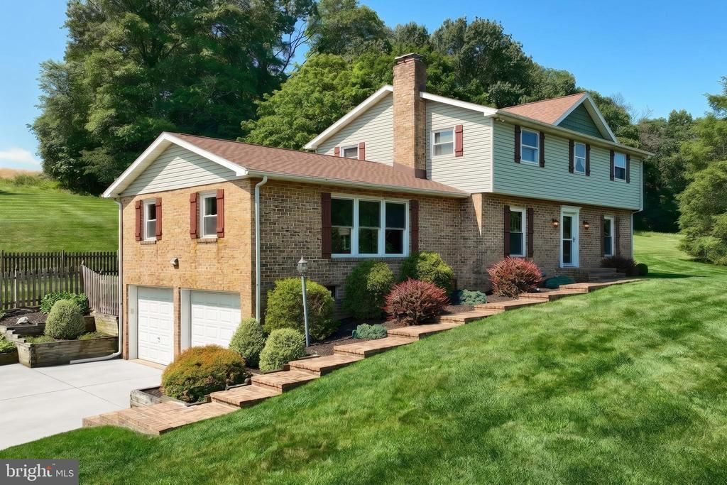 715 MEADOWVIEW DRIVE , RED LION, PA 17356