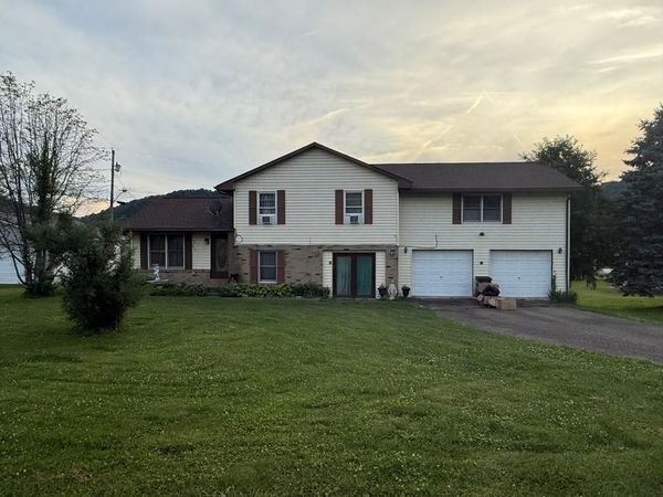 85 Gravel Lane, New Martinsville, WV 26155