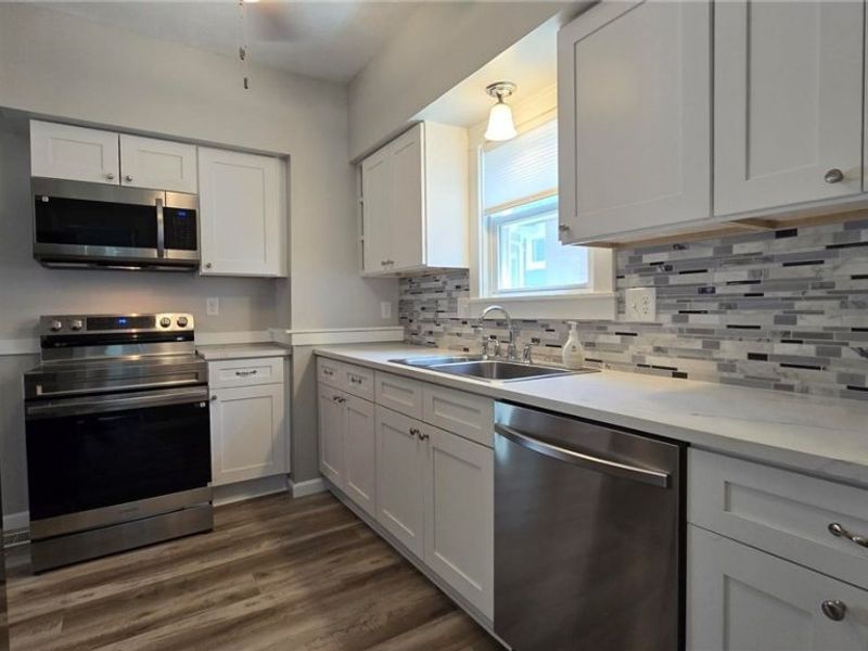 1650 Elbur Avenue, Lakewood, OH 44107 Photo 9