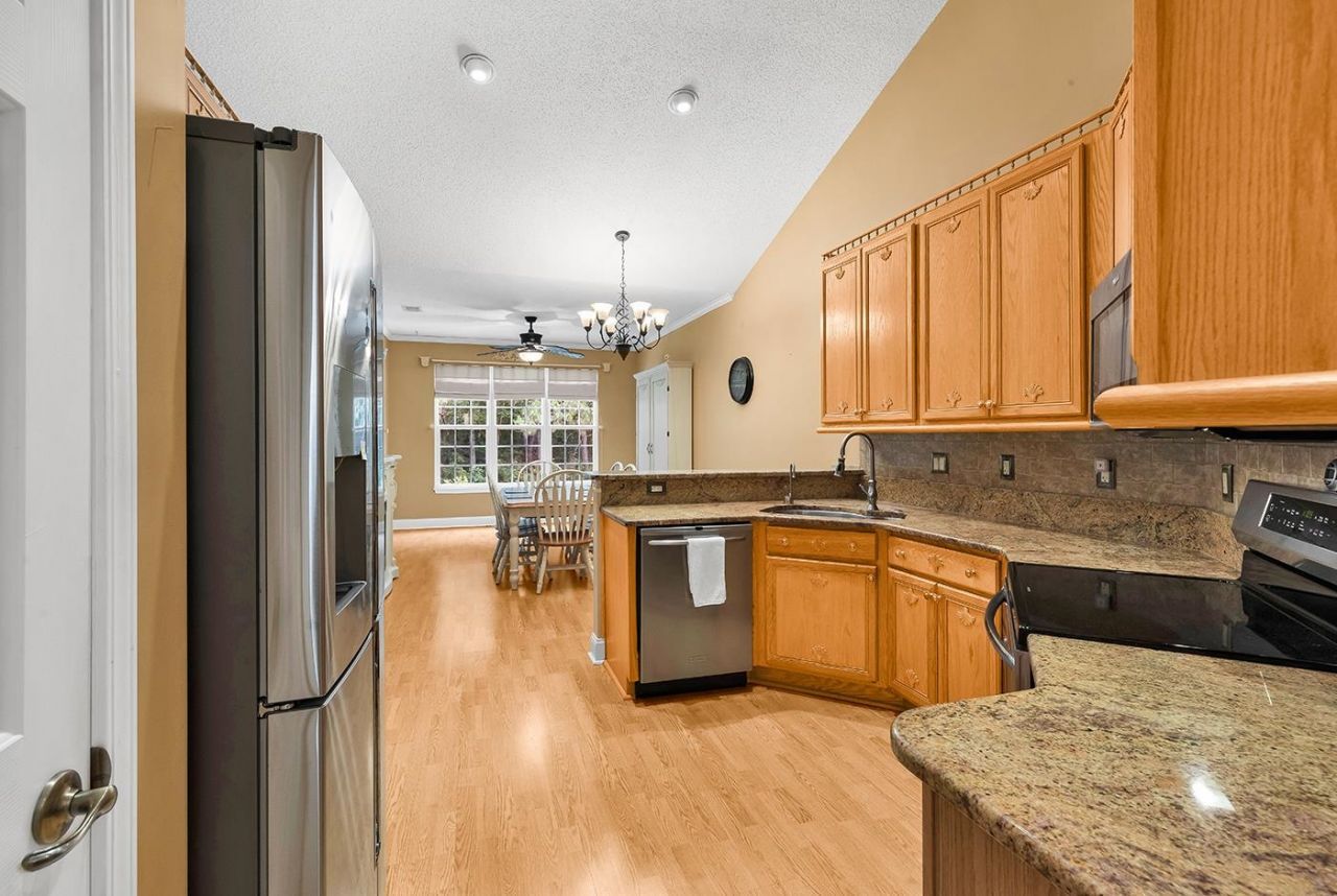 209 Candlewood Dr. Photo 24