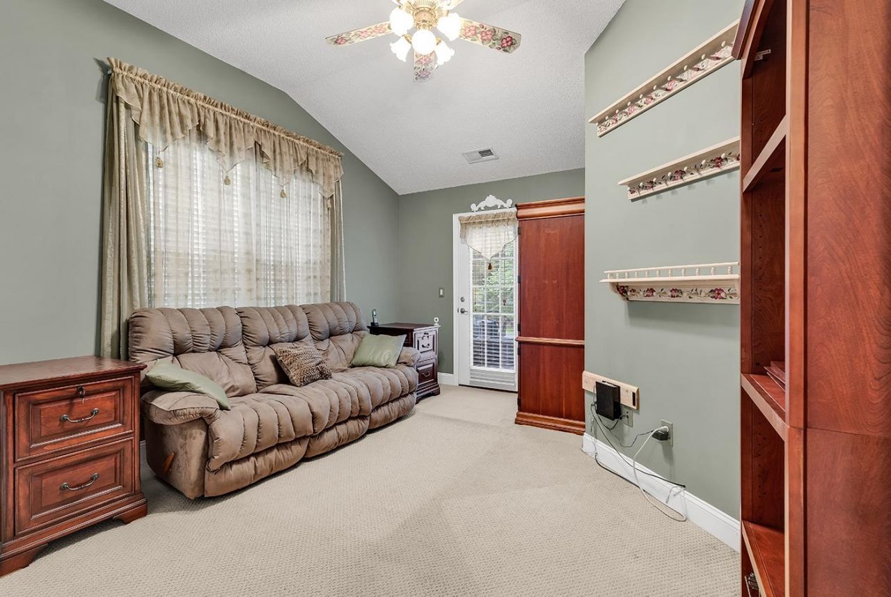 209 Candlewood Dr. Photo 4