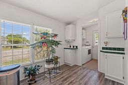 527 Grapevine St.  photo 4