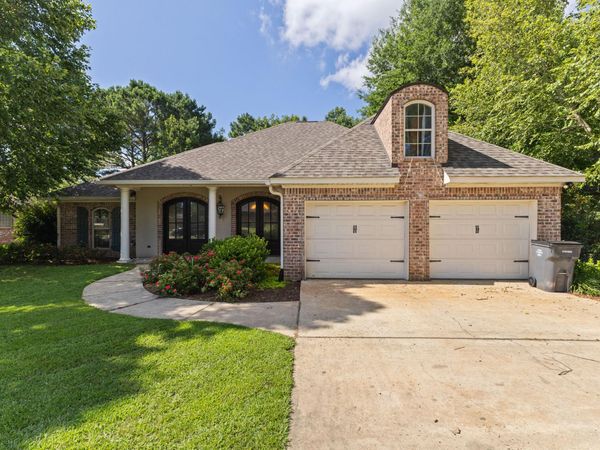 11 W Donnington Ct., Hattiesburg, MS 39402