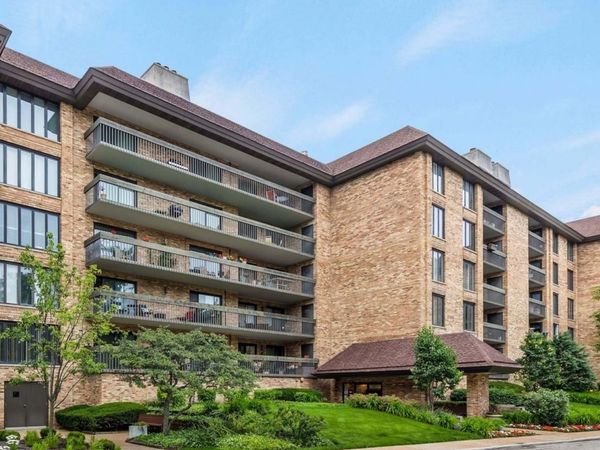 1621 Mission Hills Road, Unit N201, Northbrook, IL 60062