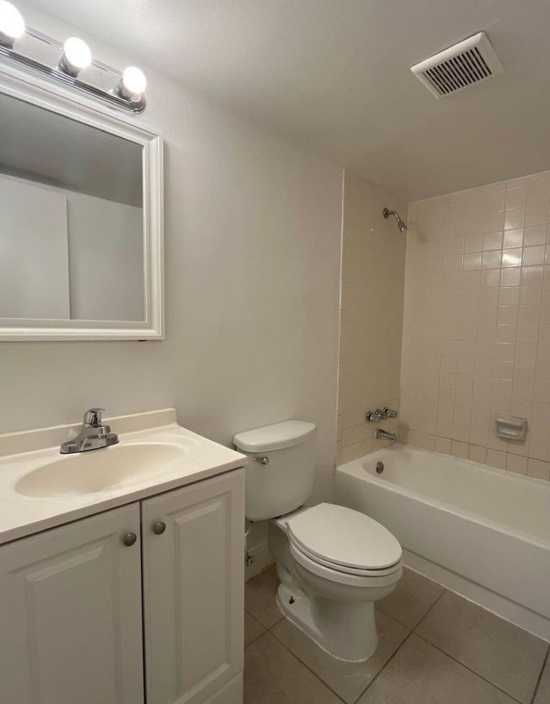 515 S Sequoia Drive, Unit 105, West Palm Beach, FL 33409 Photo