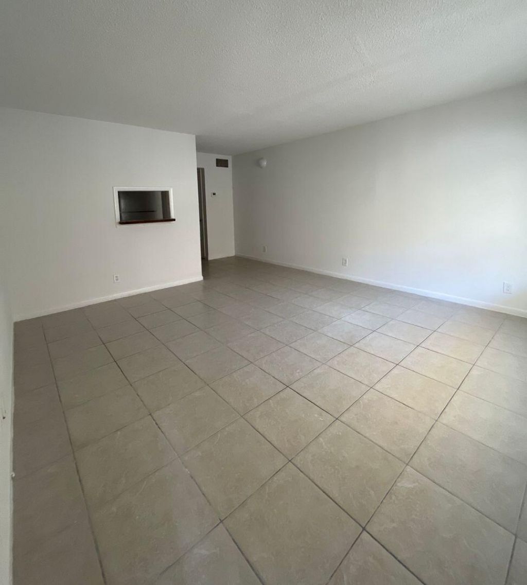 515 S Sequoia Drive, Unit 105, West Palm Beach, FL 33409 Photo