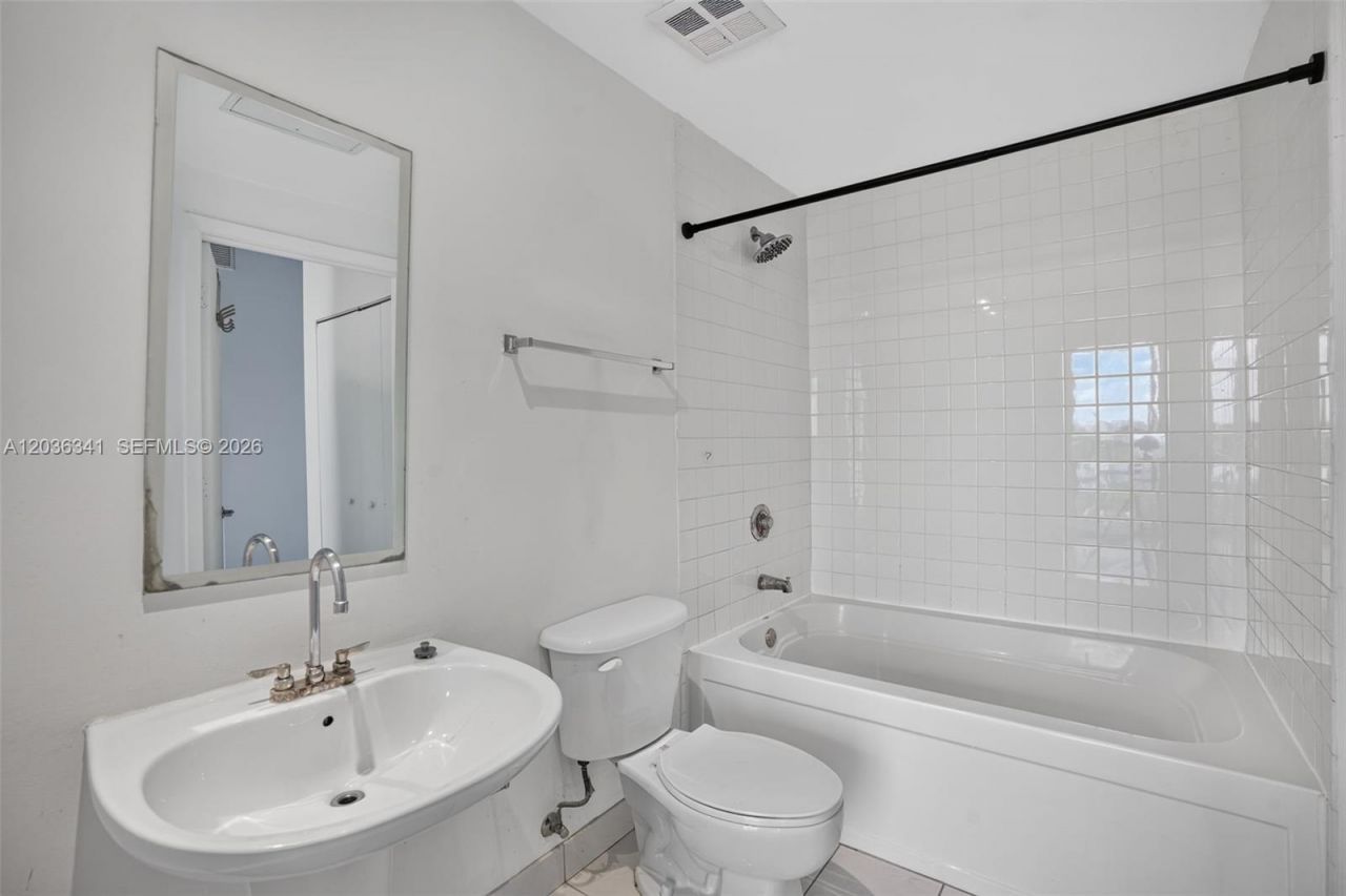 10 SW South River Dr, Unit 1010, Miami, FL 33130 Photo