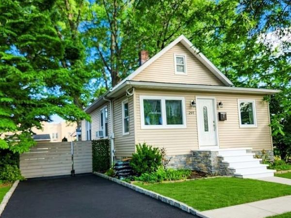 297 Grove Street, Woodbridge, NJ 07095