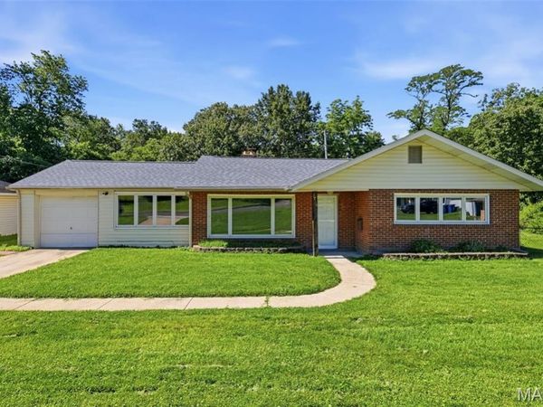 8736 Marvista Drive, St Louis, MO 63114