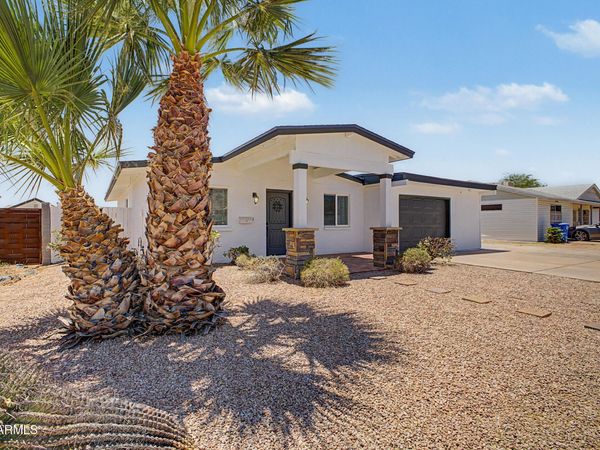 2447 E LARKSPUR Drive, Phoenix, AZ 85032
