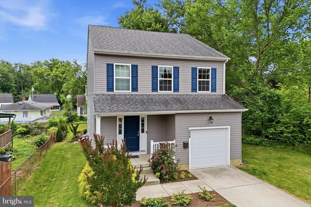 208 E Lafayette Avenue, Magnolia, NJ 08049 Main Photo