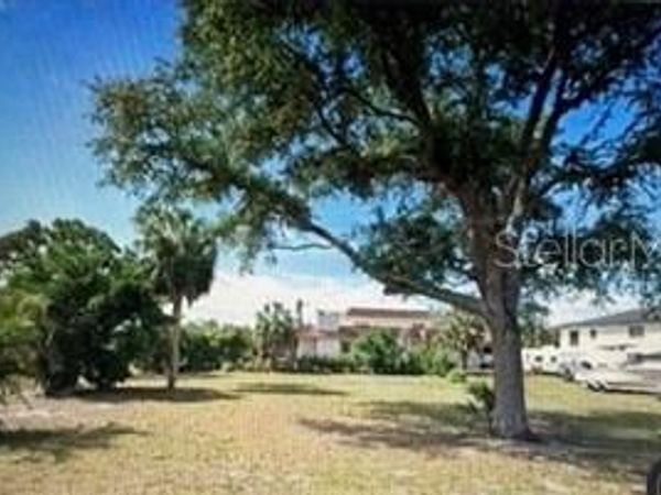 8003 22AVE W , BRADENTON, FL 34209