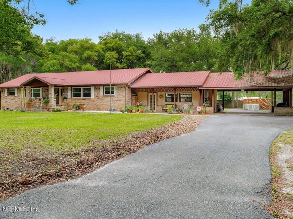 500 WALNUT Street, Welaka, FL 32193