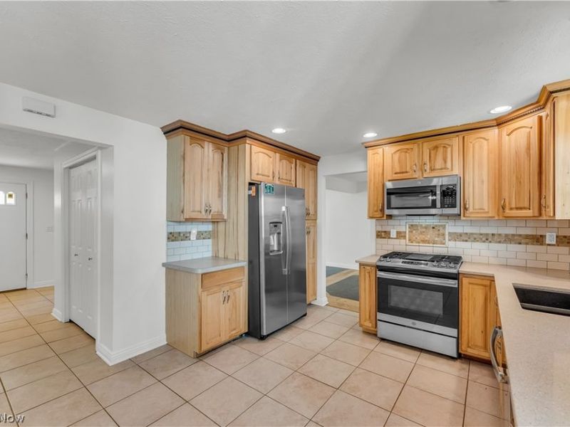 20685 Chestnut Drive, Strongsville, OH 44149 Photo 4