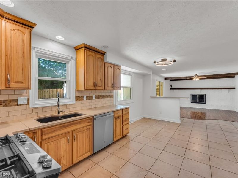 20685 Chestnut Drive, Strongsville, OH 44149 Photo 5