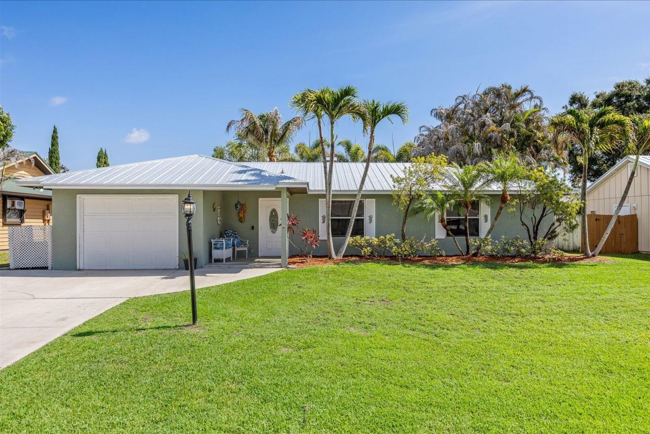 687 NE Maranta, Jensen Beach, FL 34957 Photo