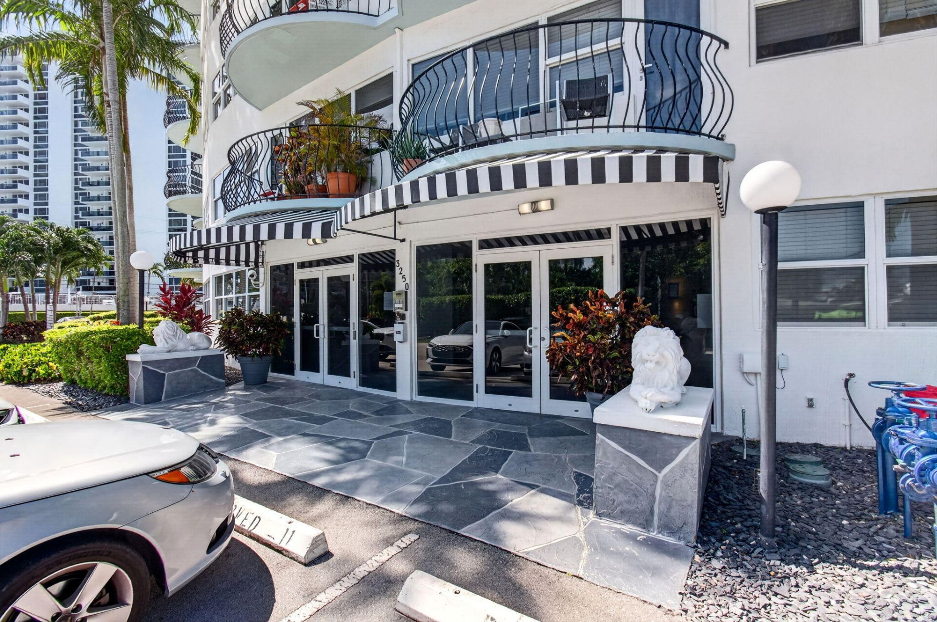 3250 NE 28th Street, Unit 302, Fort Lauderdale, FL 33308 Photo