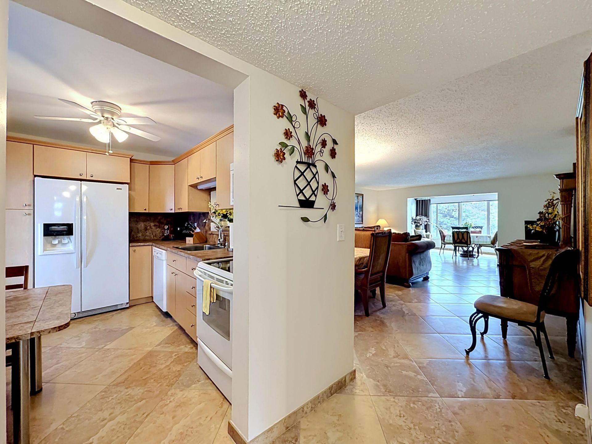 4270 NW 40th Street, Unit 401, Lauderdale Lakes, FL 33319 Photo