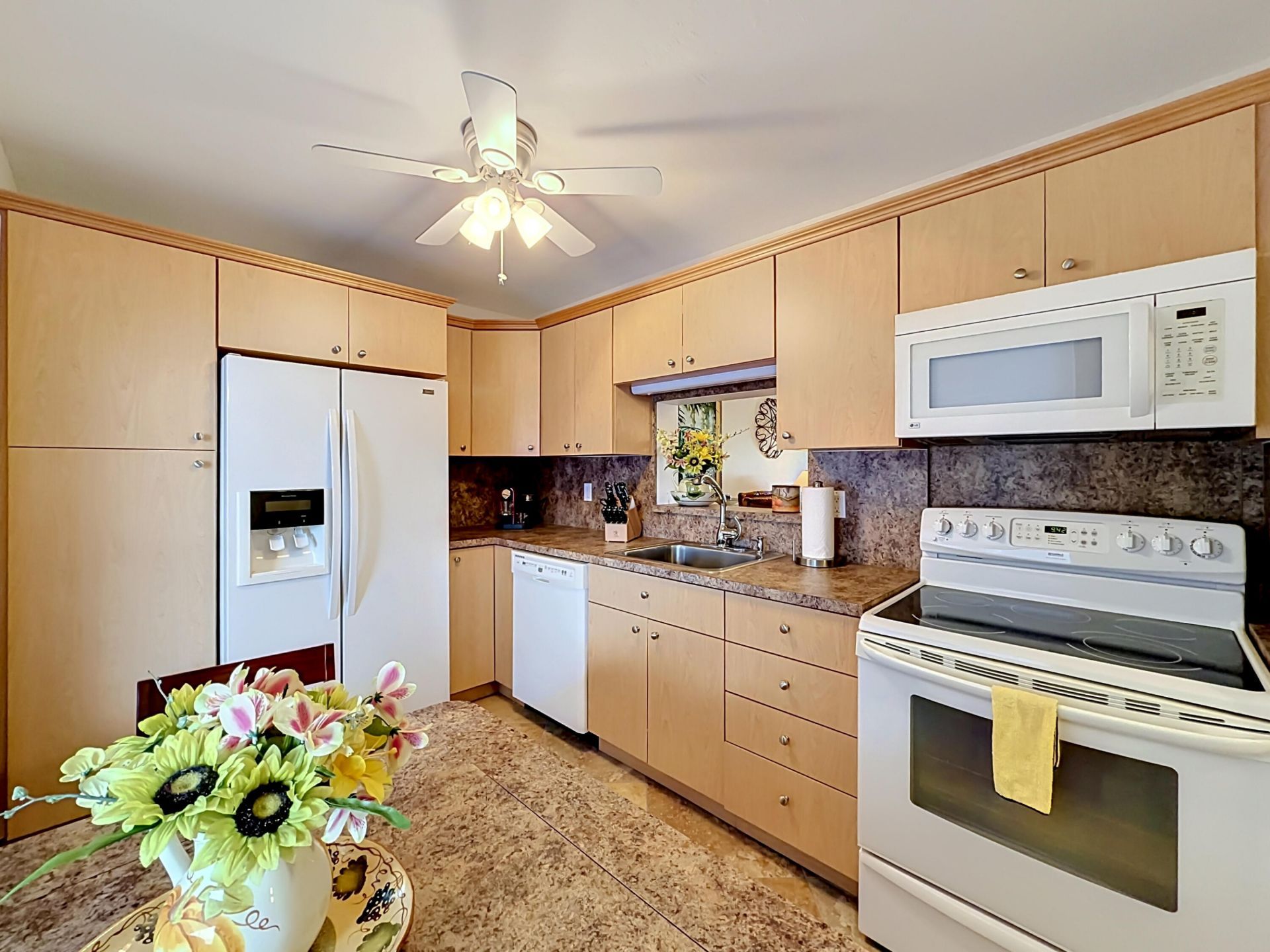 4270 NW 40th Street, Unit 401, Lauderdale Lakes, FL 33319 Photo