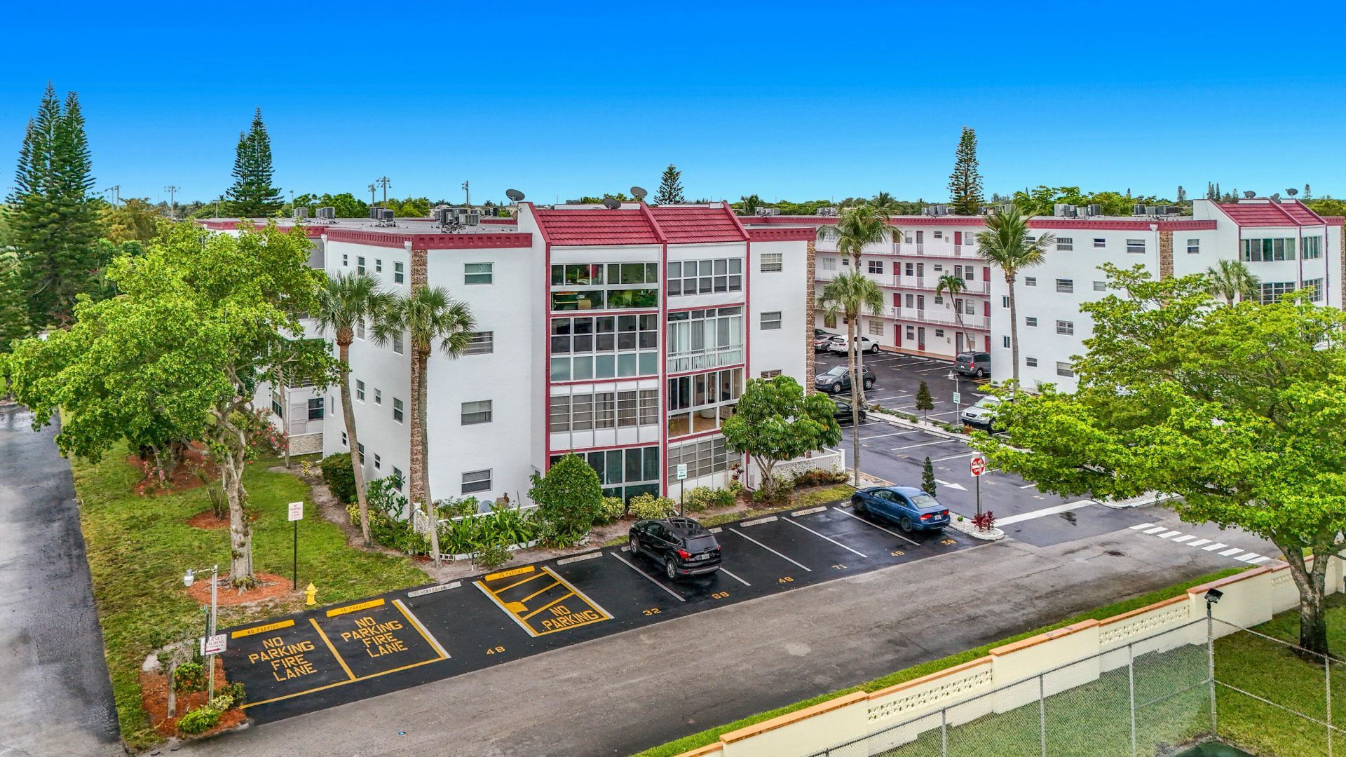 4270 NW 40th Street, Unit 401, Lauderdale Lakes, FL 33319 Photo