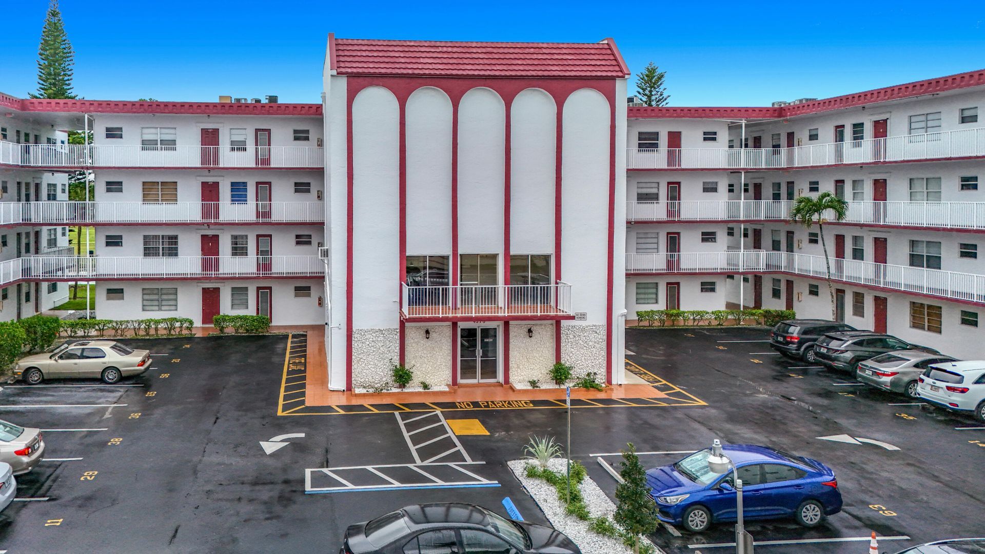 4270 NW 40th Street, Unit 401, Lauderdale Lakes, FL 33319 Photo