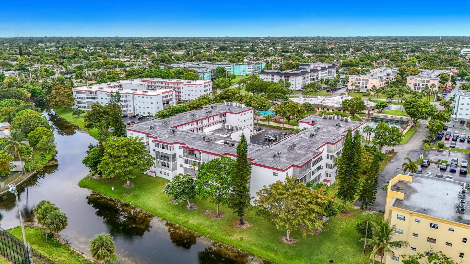 4270 NW 40th Street, Unit 401, Lauderdale Lakes, FL 33319 Photo