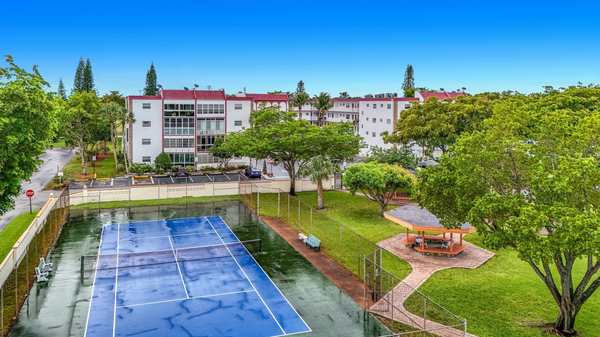 4270 NW 40th Street, Unit 401, Lauderdale Lakes, FL 33319 Photo