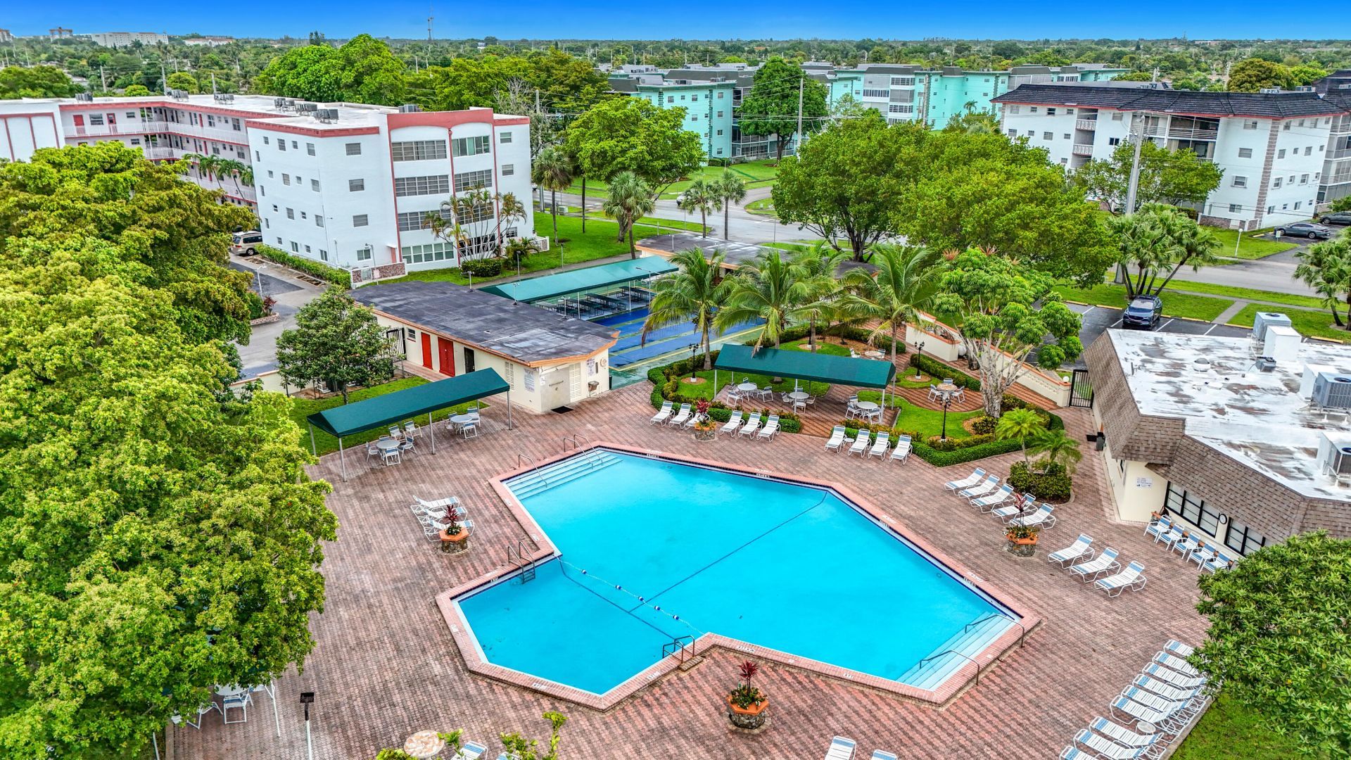 4270 NW 40th Street, Unit 401, Lauderdale Lakes, FL 33319 Photo