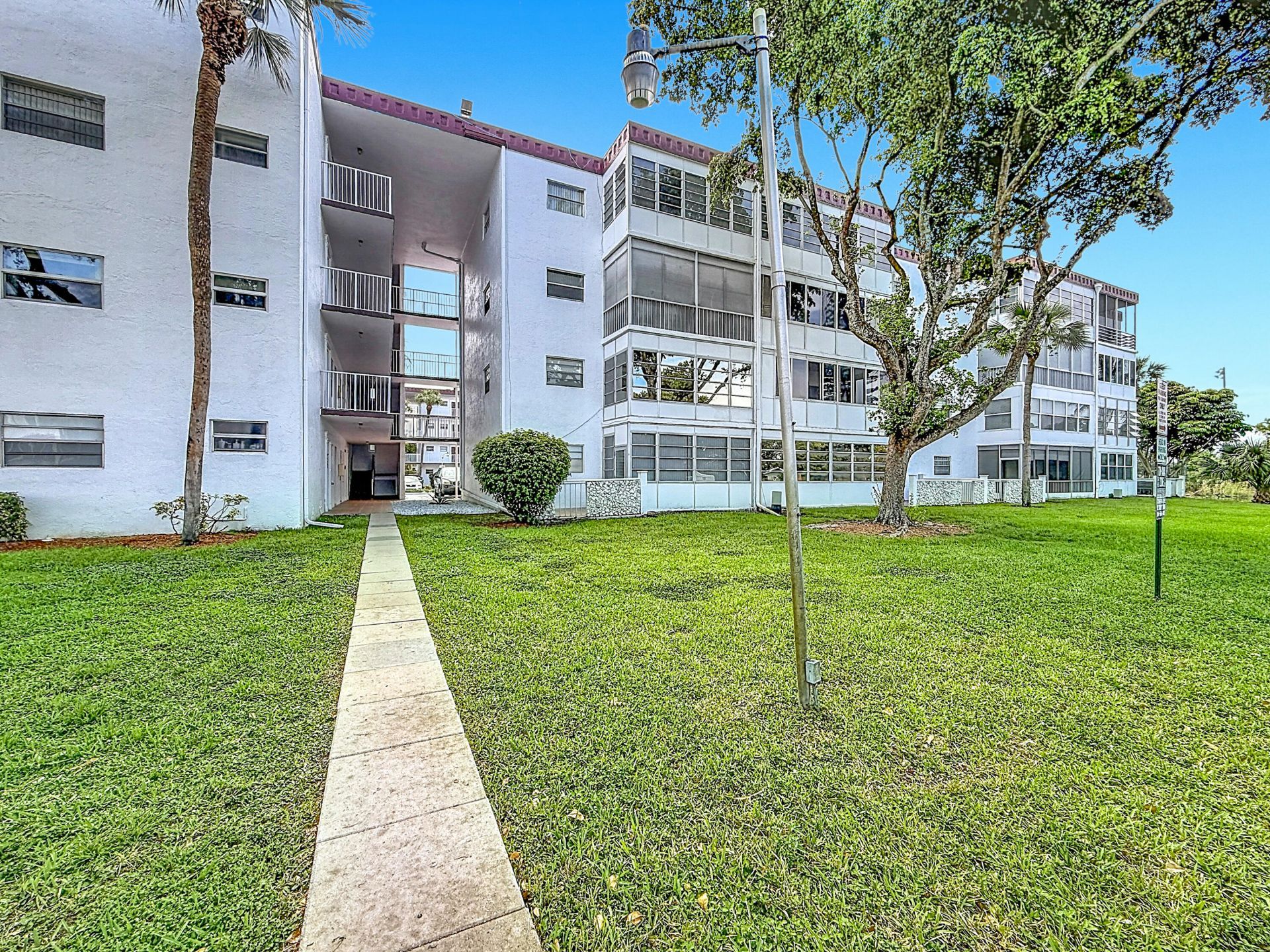 4270 NW 40th Street, Unit 401, Lauderdale Lakes, FL 33319 Photo