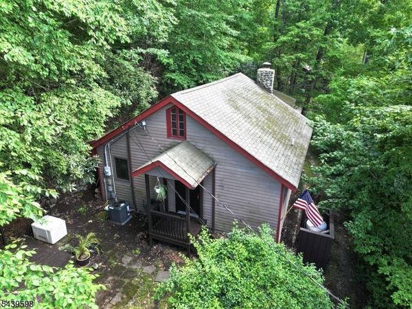 35 E Shore Trl, Sandyston, NJ 07826