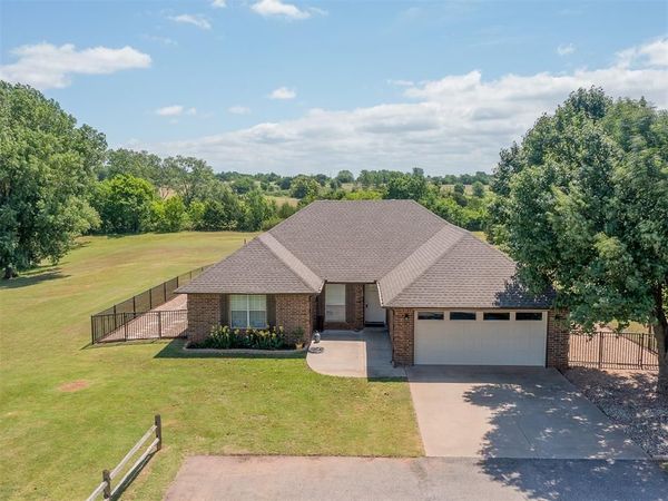 2120 Flamingo Dr , Blanchard, OK 73010