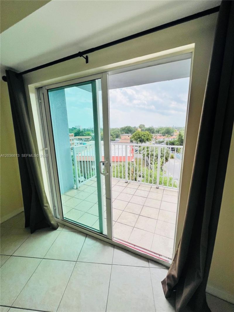 2415 NW 16th St Rd , Unit 603-1, Miami, FL 33125 Photo