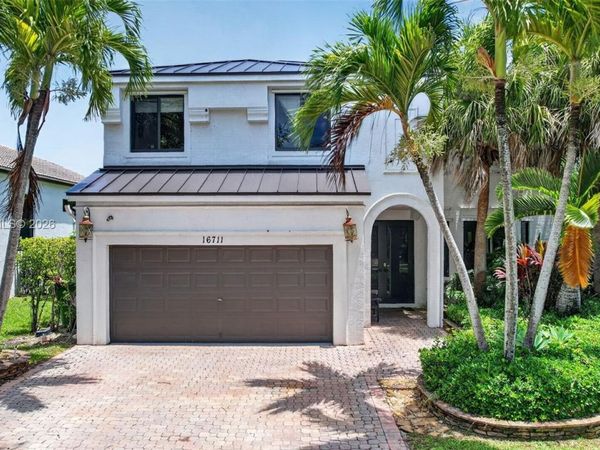 16711 SW 14th St, Pembroke Pines, FL 33027
