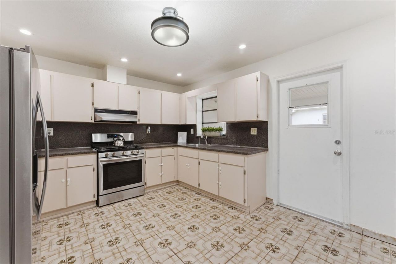 1310 W 30th Street , Hialeah, FL 33012 Photo