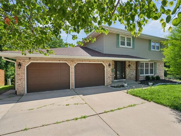 3106 Blue Ridge Ct NE, Cedar Rapids, IA 52402