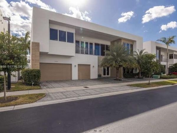 10250 NW 75th Ter , Doral, FL 33178