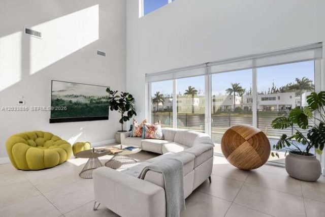 10250 NW 75th Ter , Doral, FL 33178 Photo