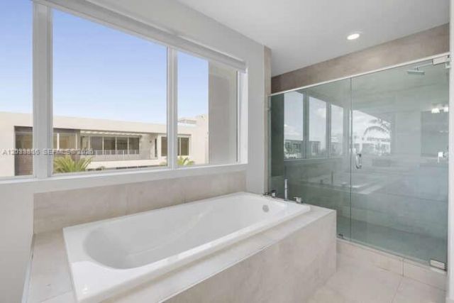 10250 NW 75th Ter , Doral, FL 33178 Photo