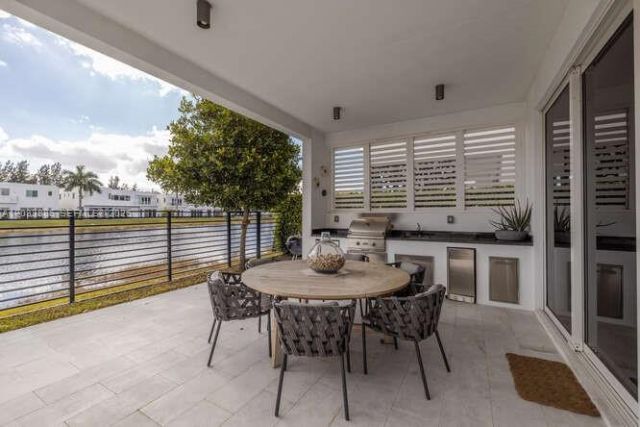 10250 NW 75th Ter , Doral, FL 33178 Photo