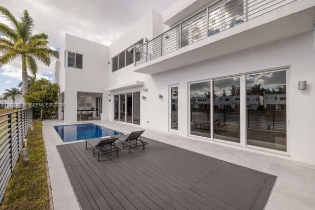 10250 NW 75th Ter , Doral, FL 33178 Photo