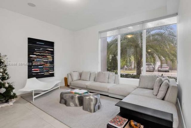 10250 NW 75th Ter , Doral, FL 33178 Photo