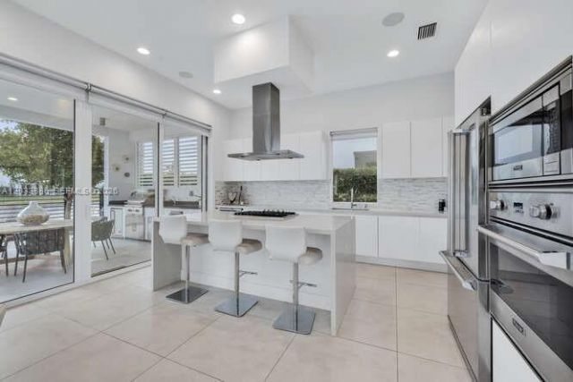 10250 NW 75th Ter , Doral, FL 33178 Photo