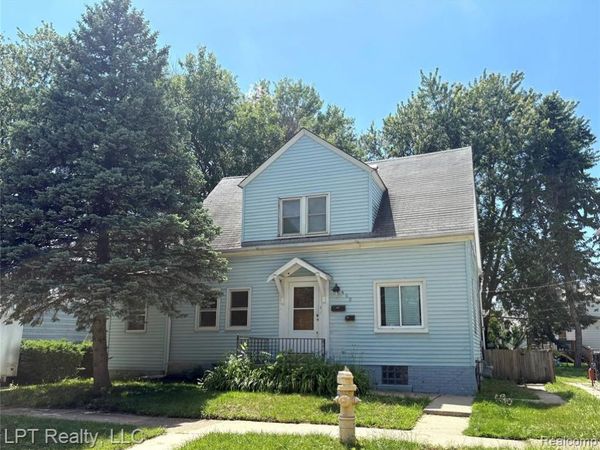 453 Spruce Street , Wyandotte, MI 48192