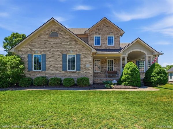 101 Willow Lake Drive, Oxford Twp, MI 48371
