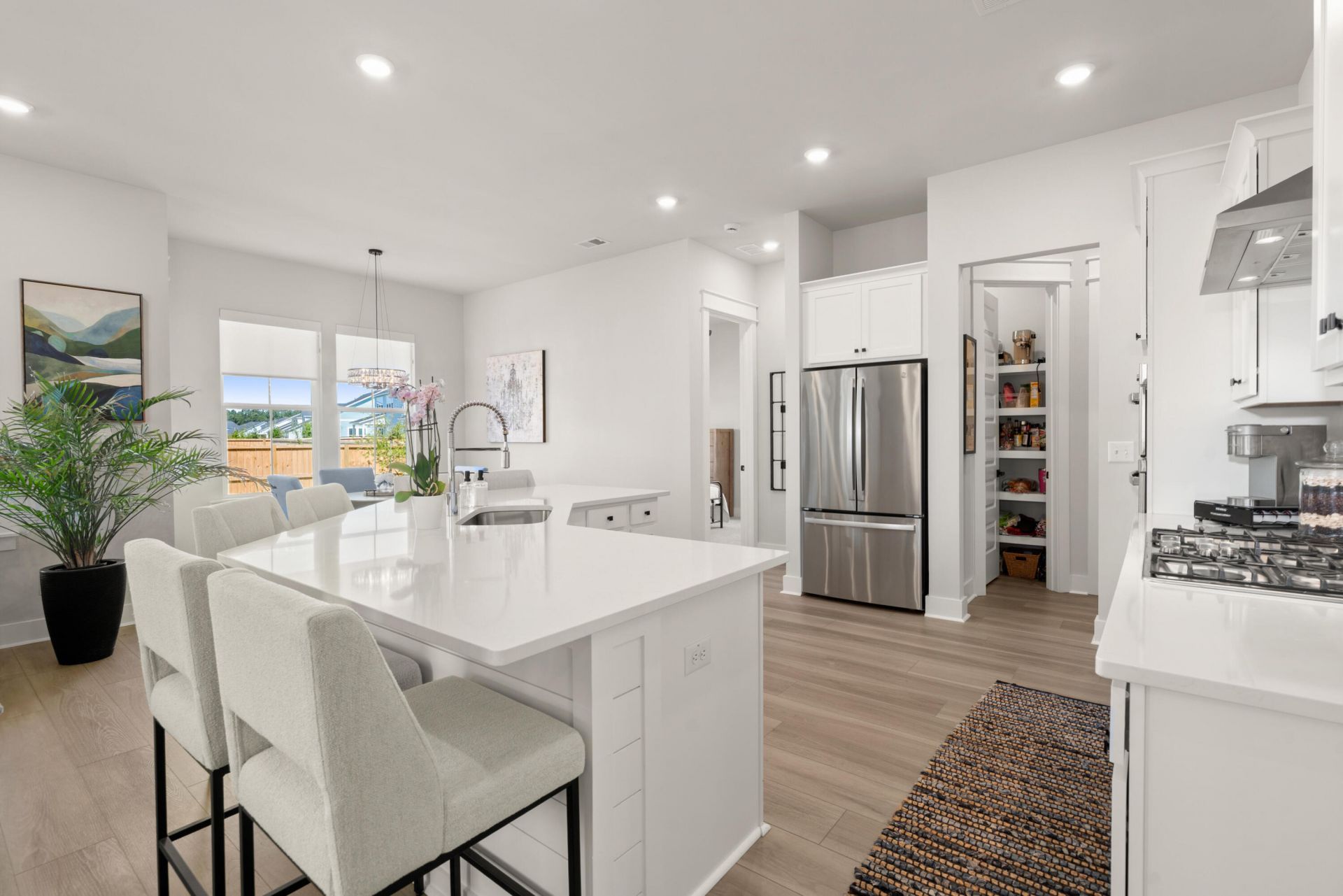 135 E Morton Street Photo 16