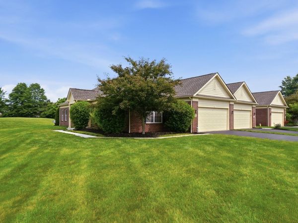 5743 Snedegar Drive, Unit 901, New Albany, OH 43054