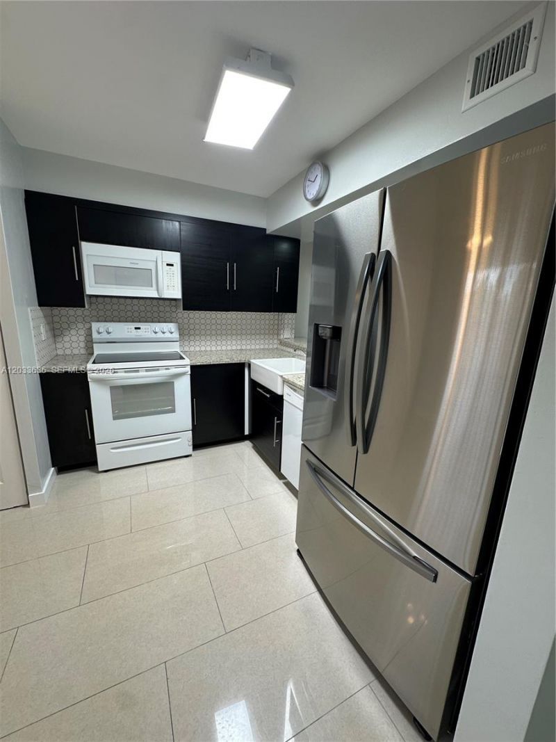 7561 NW 1st St , Unit 204, Margate, FL 33063 Photo