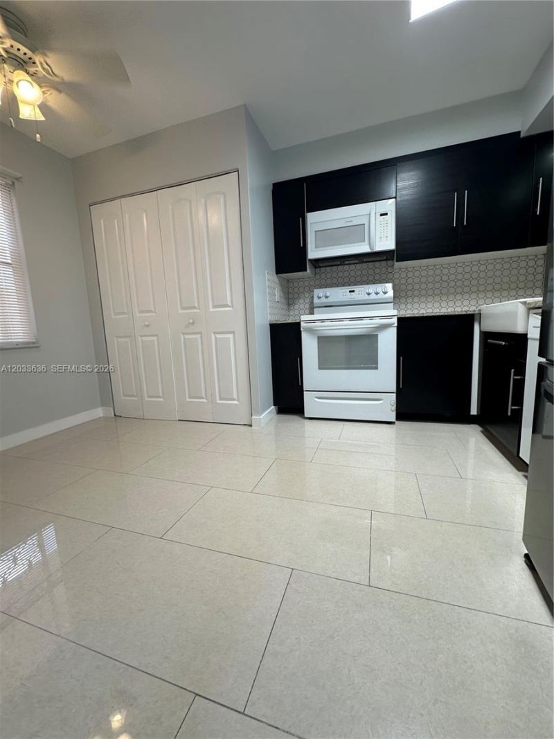 7561 NW 1st St , Unit 204, Margate, FL 33063 Photo