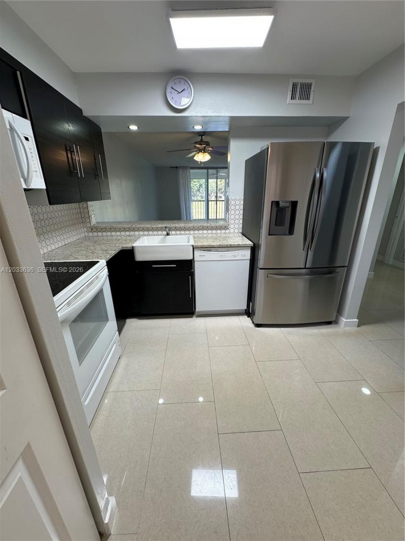 7561 NW 1st St , Unit 204, Margate, FL 33063 Photo